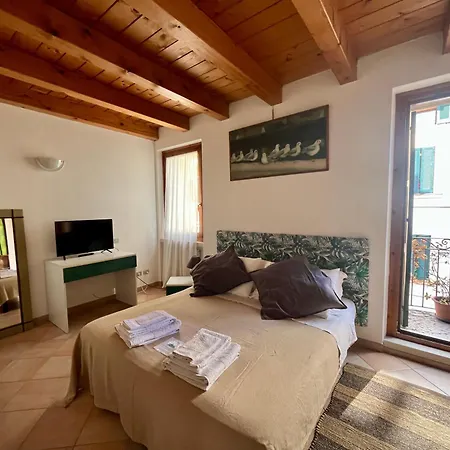 Bright, Cozy In The Heart Of *