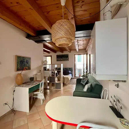 Bright, Cozy In The Heart Of Appartamento